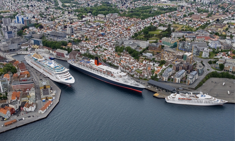 Cruisebåter til kai ved vågen i Stavanger (Foto: Kristian Jacobsen)